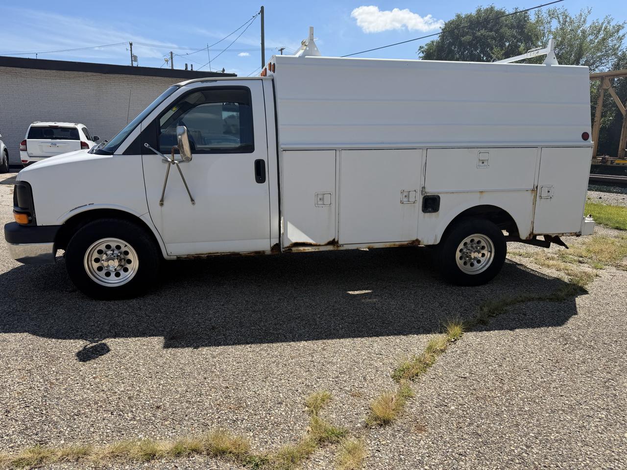 chevrolet express cargo 2004 1GBHG31U941132664 image